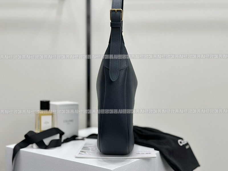 셀린느미디움엘로이즈백 20260307-112701-004루.jpg