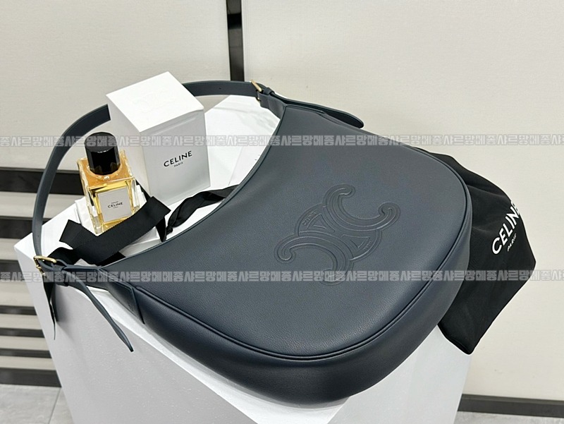 셀린느미디움엘로이즈백 20260307-112701-005루.jpg