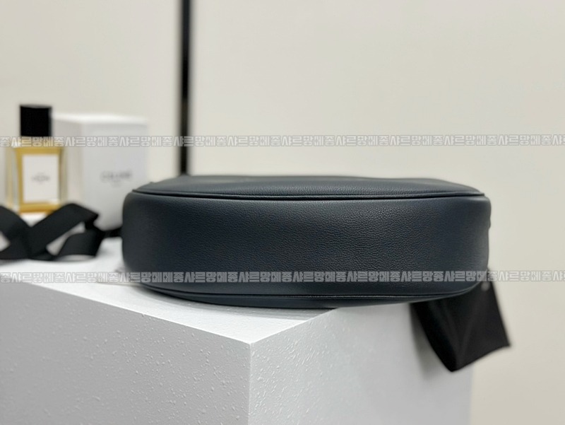 셀린느미디움엘로이즈백 20260307-112702-009루.jpg