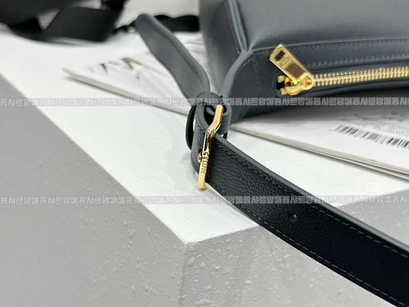 셀린느미디움엘로이즈백 20260307-112702-008루.jpg