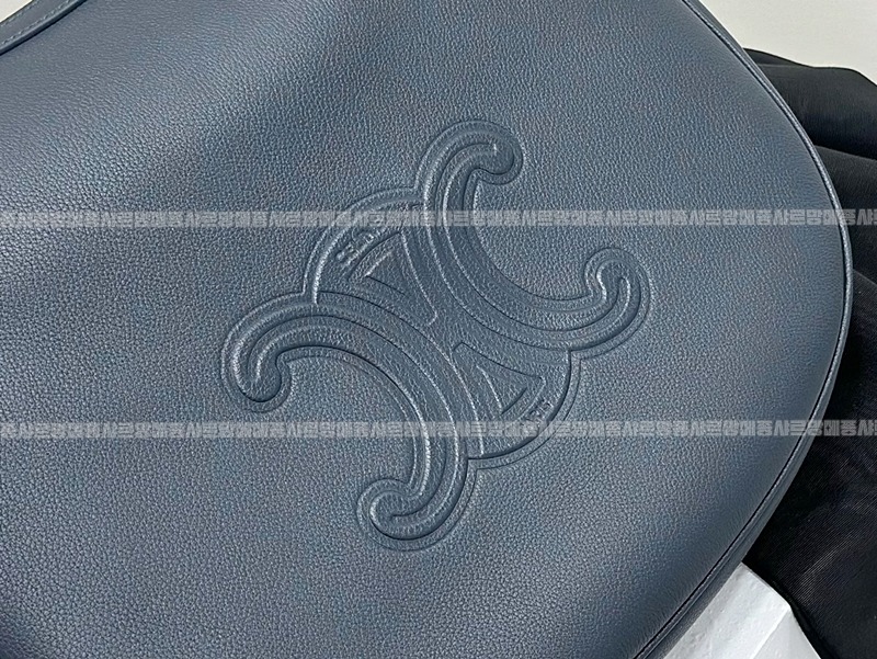 셀린느미디움엘로이즈백 20260307-112702-010루.jpg