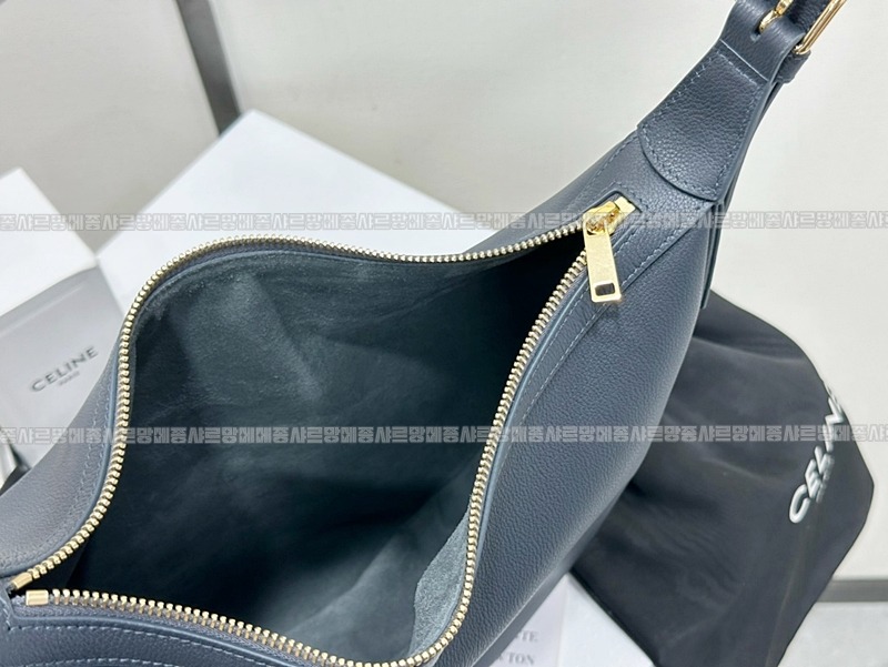 셀린느미디움엘로이즈백 20260307-112703-015루.jpg