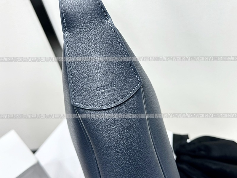 셀린느미디움엘로이즈백 20260307-112702-014루.jpg