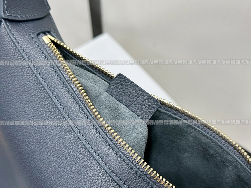 셀린느미디움엘로이즈백 20260307-112703-016루.jpg