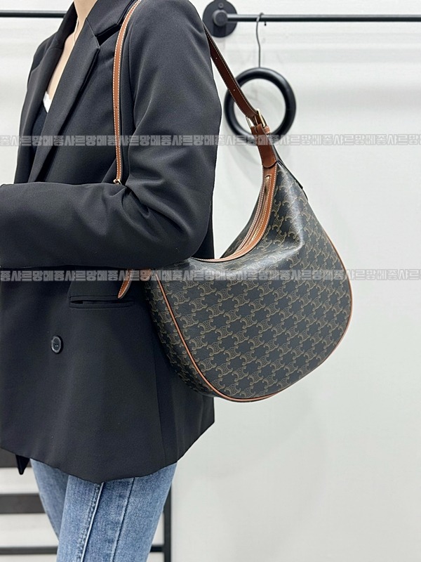 셀린느미디움엘로이즈백 20260307-113110-016루.jpg