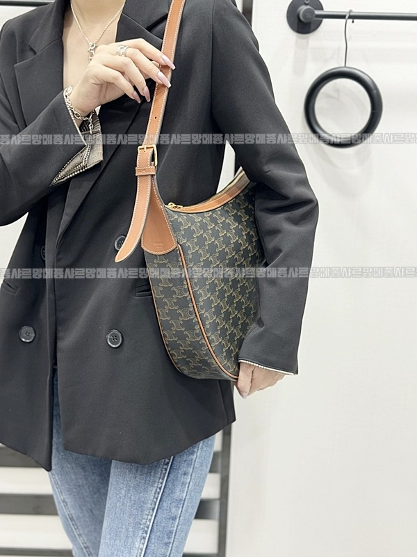 셀린느미디움엘로이즈백 20260307-113111-017루.jpg