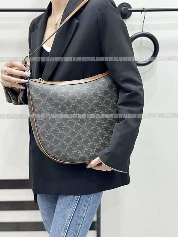 셀린느미디움엘로이즈백 20260307-113112-021루.jpg