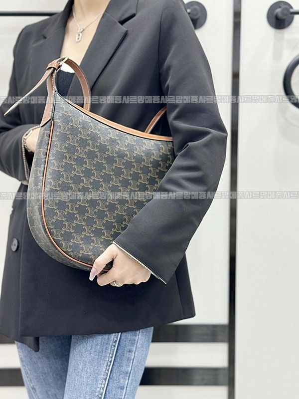 셀린느미디움엘로이즈백 20260307-113111-019루.jpg