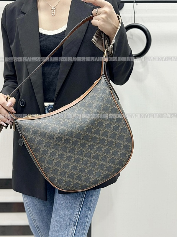 셀린느미디움엘로이즈백 20260307-113112-023루.jpg