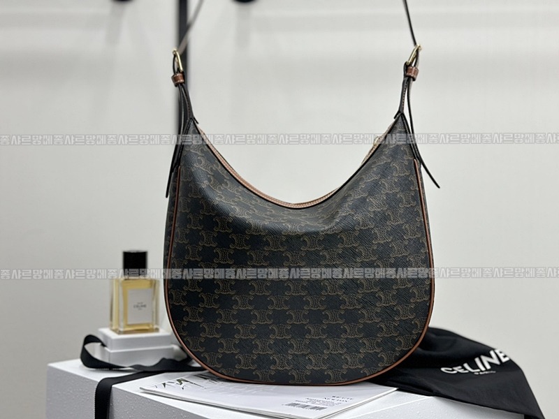 셀린느미디움엘로이즈백 20260307-113109-001루.jpg