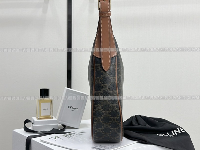 셀린느미디움엘로이즈백 20260307-113109-003루.jpg