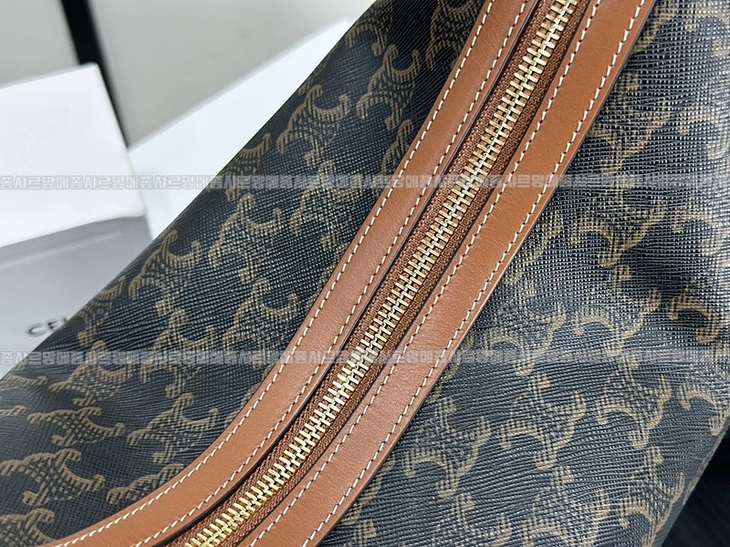 셀린느미디움엘로이즈백 20260307-113109-006루.jpg