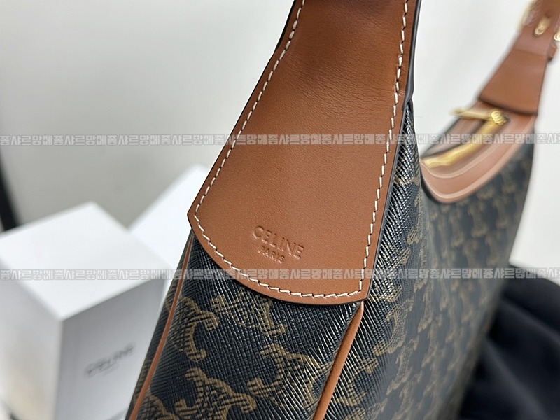 셀린느미디움엘로이즈백 20260307-113109-005루.jpg