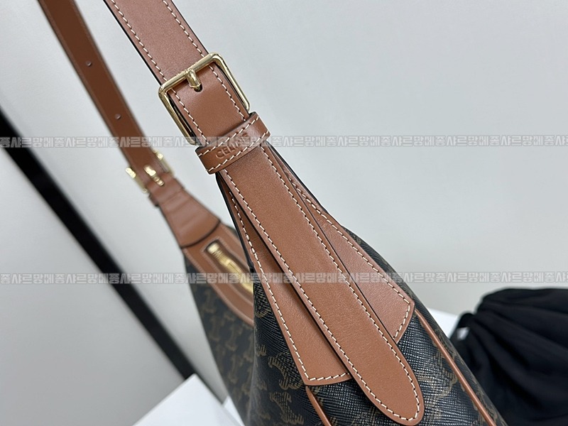 셀린느미디움엘로이즈백 20260307-113110-008루.jpg