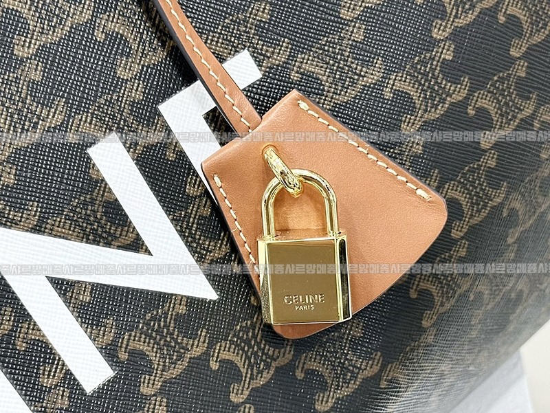 셀린느프린트트리옹프캔버스트래블백라지 20260307-124835-009루.jpg