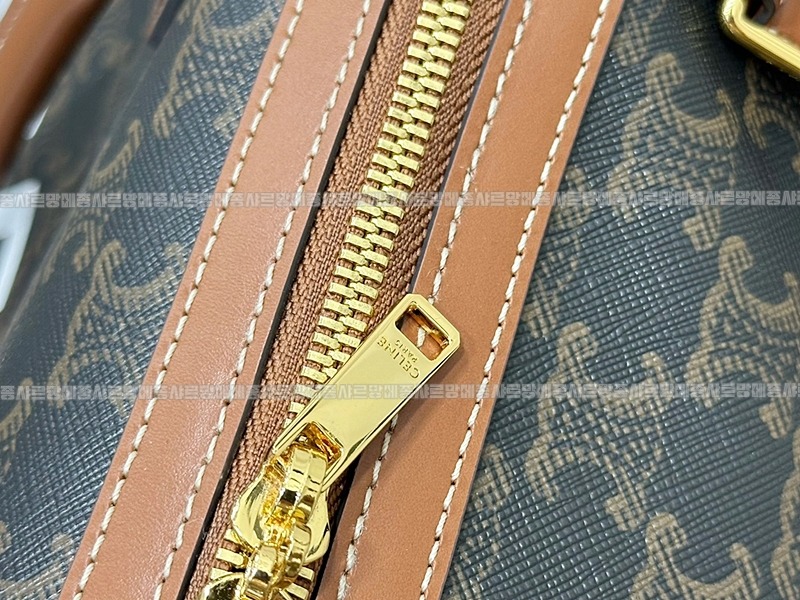 셀린느프린트트리옹프캔버스트래블백라지 20260307-124835-012루.jpg