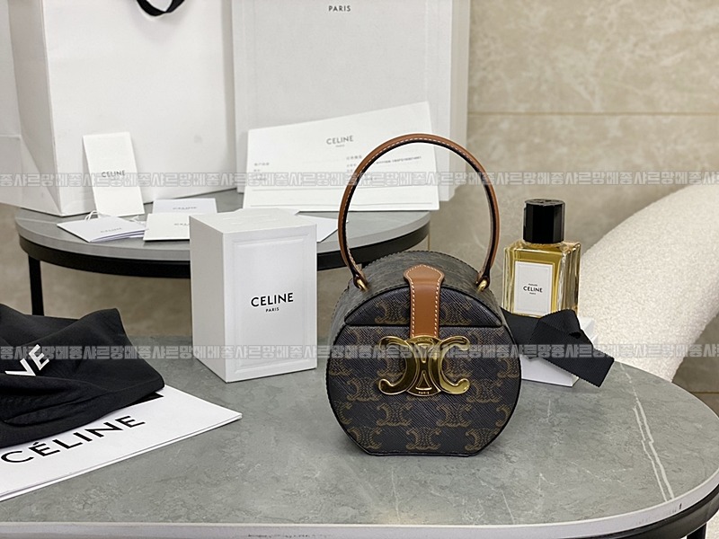 셀린느트리오페캔버스라운드박스백 20260307-130212-001루.jpg