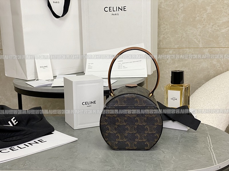 셀린느트리오페캔버스라운드박스백 20260307-130212-004루.jpg