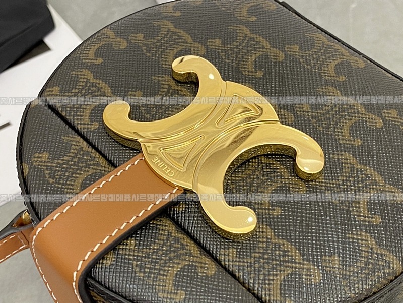 셀린느트리오페캔버스라운드박스백 20260307-130213-011루.jpg