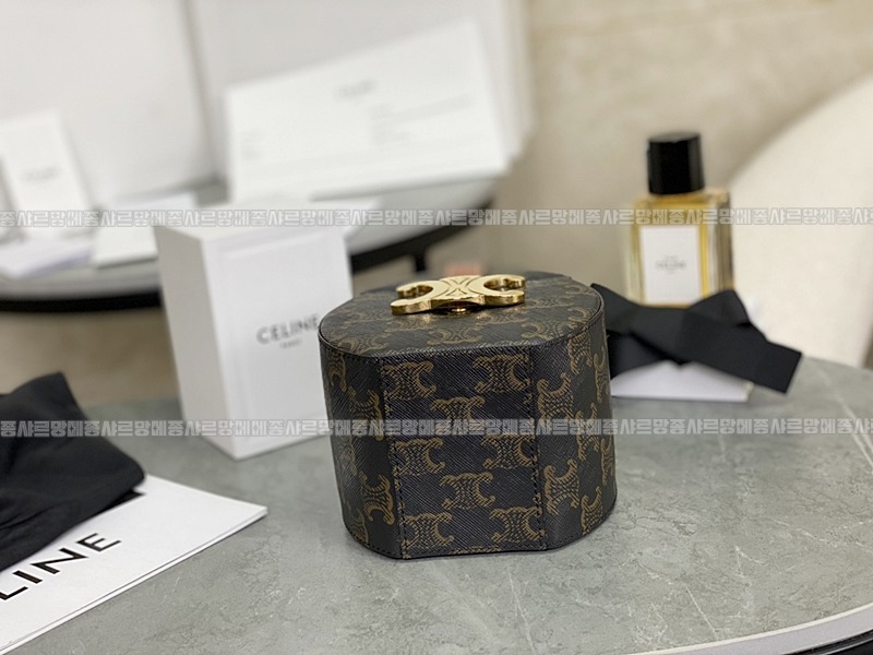 셀린느트리오페캔버스라운드박스백 20260307-130213-009루.jpg