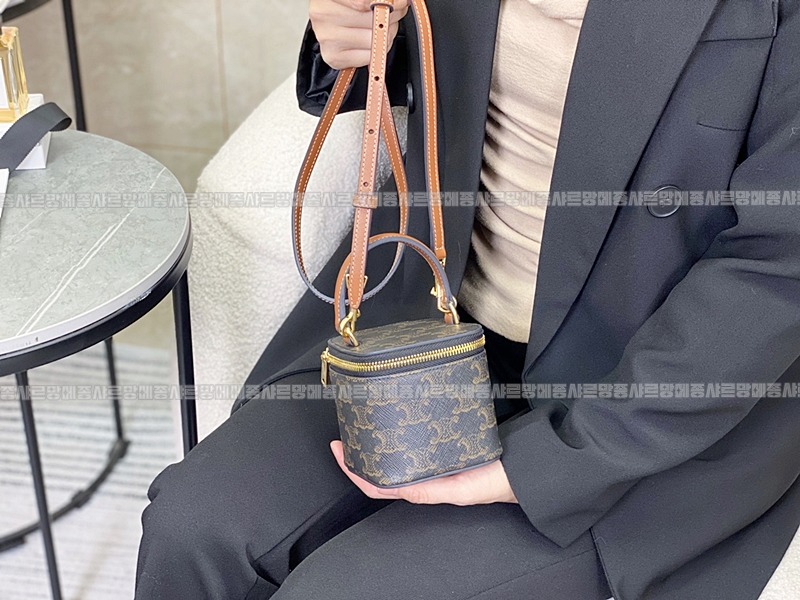 셀린느미니트리오페켄버스 20260307-131504-021루.jpg