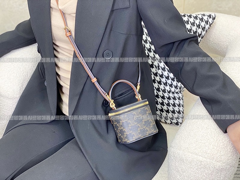 셀린느미니트리오페켄버스 20260307-131503-019루.jpg