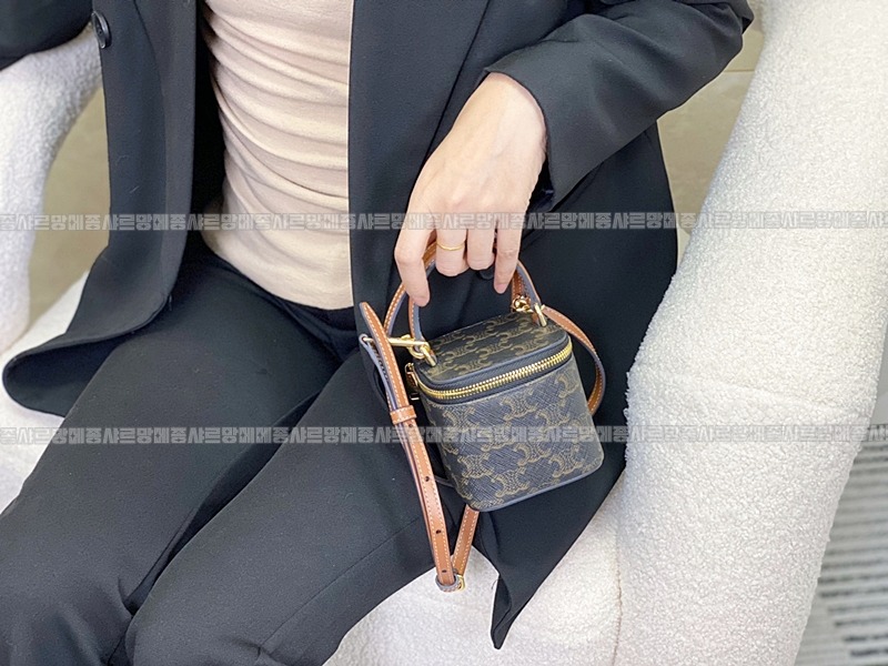 셀린느미니트리오페켄버스 20260307-131504-024루.jpg