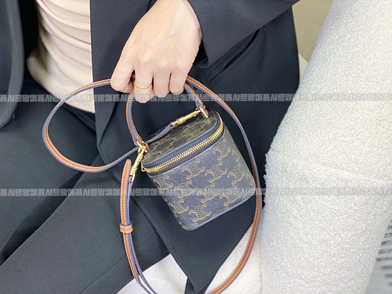 셀린느미니트리오페켄버스 20260307-131504-022루.jpg