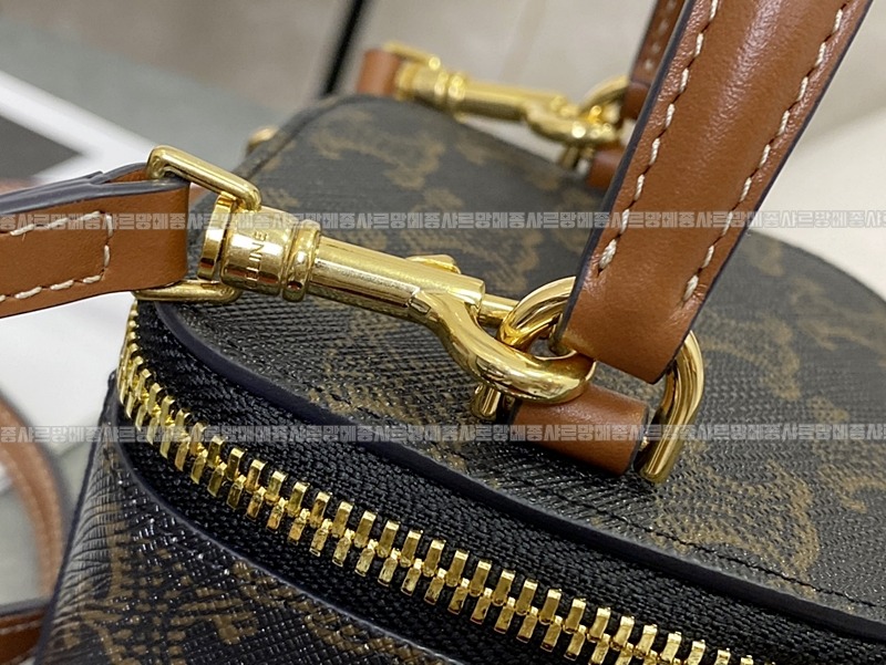 셀린느미니트리오페켄버스 20260307-131502-009루.jpg