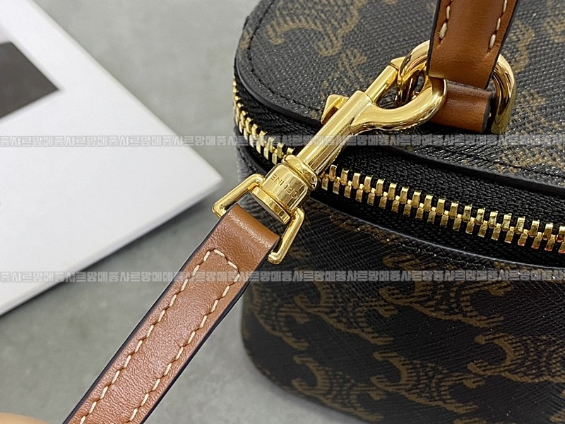 셀린느미니트리오페켄버스 20260307-131503-014루.jpg