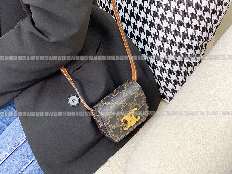 셀린느미니클로드트리웅페캔버스백 20260307-150153-019루.jpg