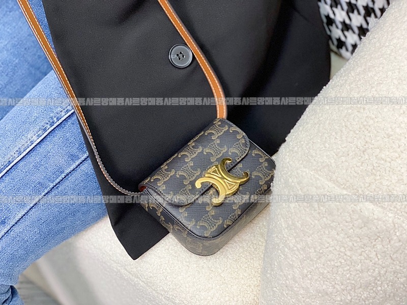 셀린느미니클로드트리웅페캔버스백 20260307-150153-018루.jpg