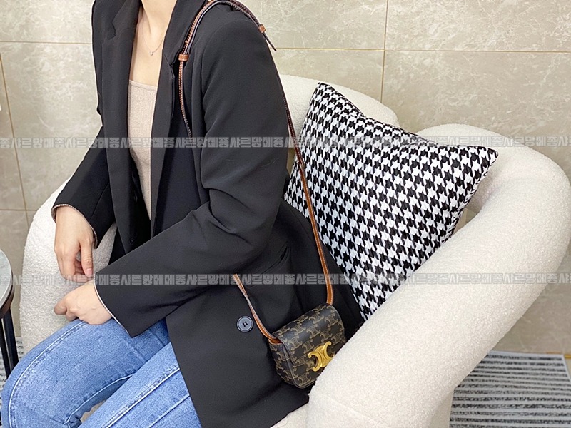 셀린느미니클로드트리웅페캔버스백 20260307-150153-020루.jpg