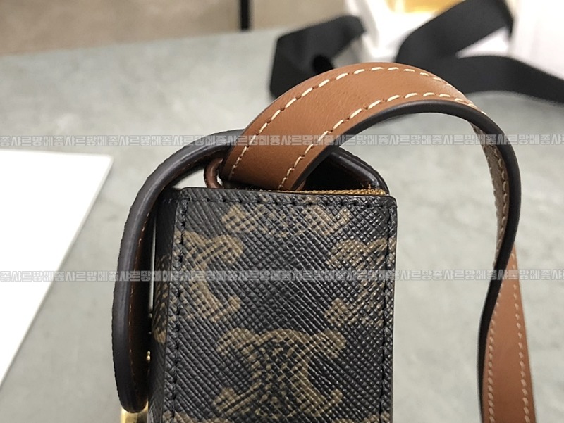 셀린느미니클로드트리웅페캔버스백 20260307-150151-008루.jpg