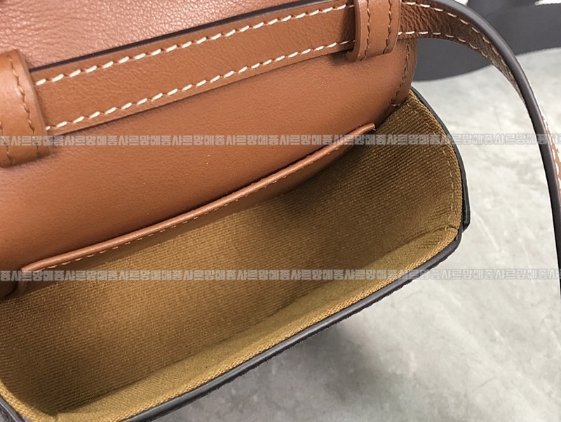 셀린느미니클로드트리웅페캔버스백 20260307-150151-007루.jpg