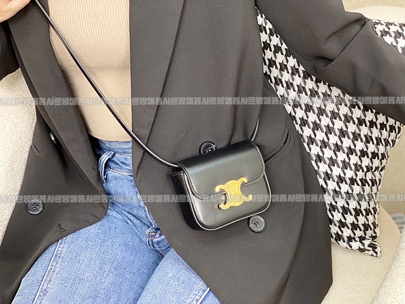 셀린느미니클로드트리웅페캔버스백 20260307-153540-019루.jpg