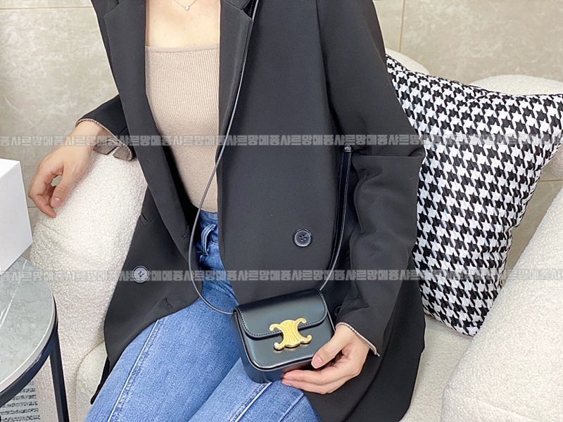 셀린느미니클로드트리웅페캔버스백 20260307-153540-018루.jpg