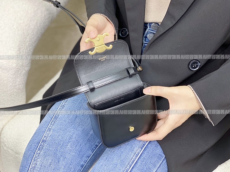 셀린느미니클로드트리웅페캔버스백 20260307-153541-022루.jpg
