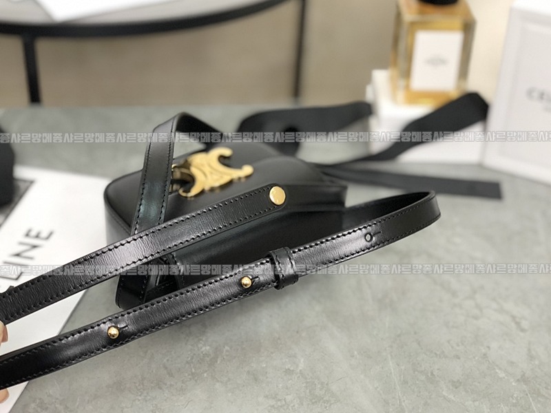 셀린느미니클로드트리웅페캔버스백 20260307-153540-017루.jpg