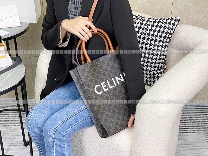 셀린느트리옹프스몰버티컬카바스백 20260308-111916-023루.jpg