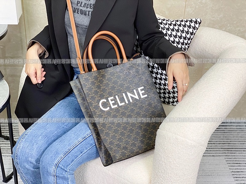 셀린느트리옹프스몰버티컬카바스백 20260308-111916-024루.jpg