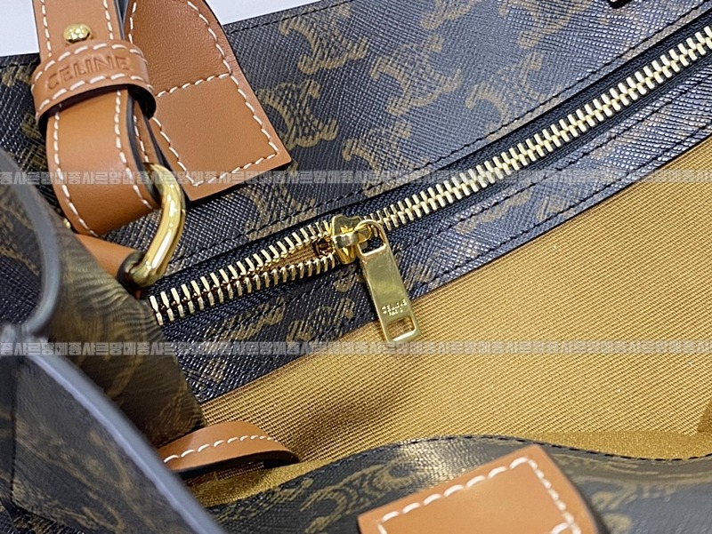 셀린느트리옹프스몰버티컬카바스백 20260308-111914-006루.jpg