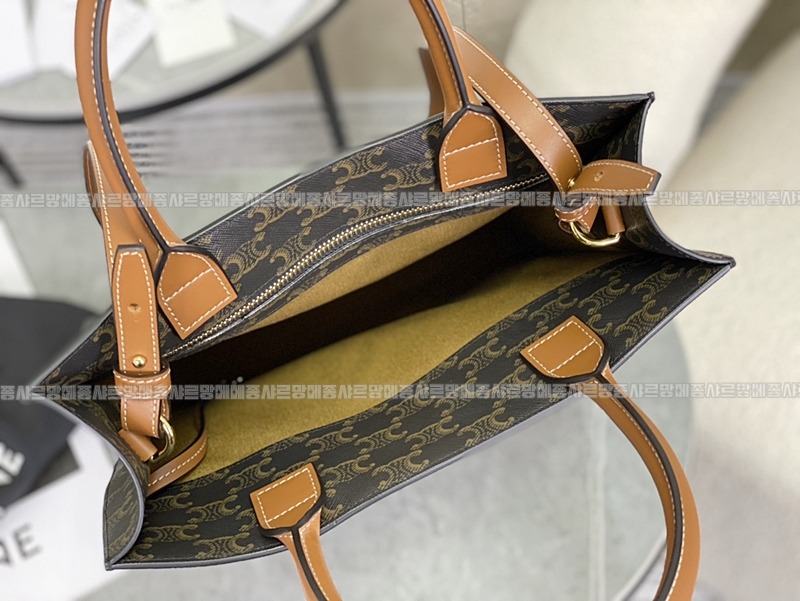 셀린느트리옹프스몰버티컬카바스백 20260308-111914-005루.jpg