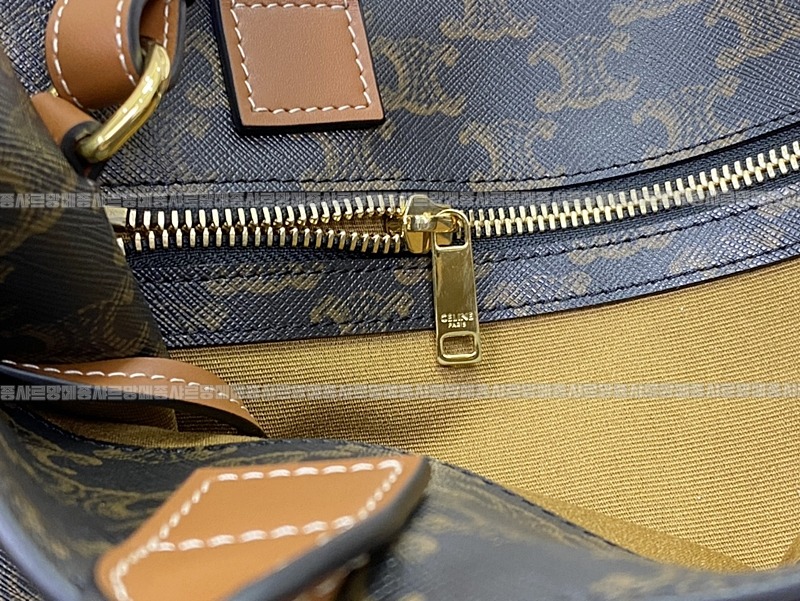 셀린느트리옹프스몰버티컬카바스백 20260308-111914-009루.jpg