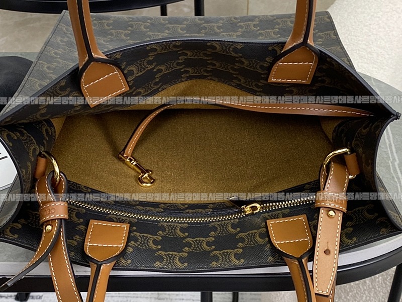 셀린느트리옹프스몰버티컬카바스백 20260308-111914-011루.jpg