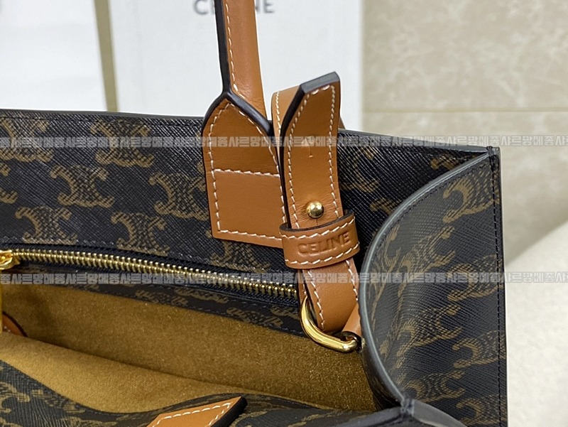 셀린느트리옹프스몰버티컬카바스백 20260308-111914-010루.jpg