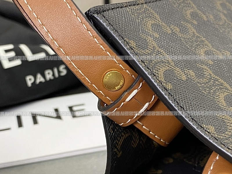 셀린느트리옹프스몰버티컬카바스백 20260308-111915-013루.jpg