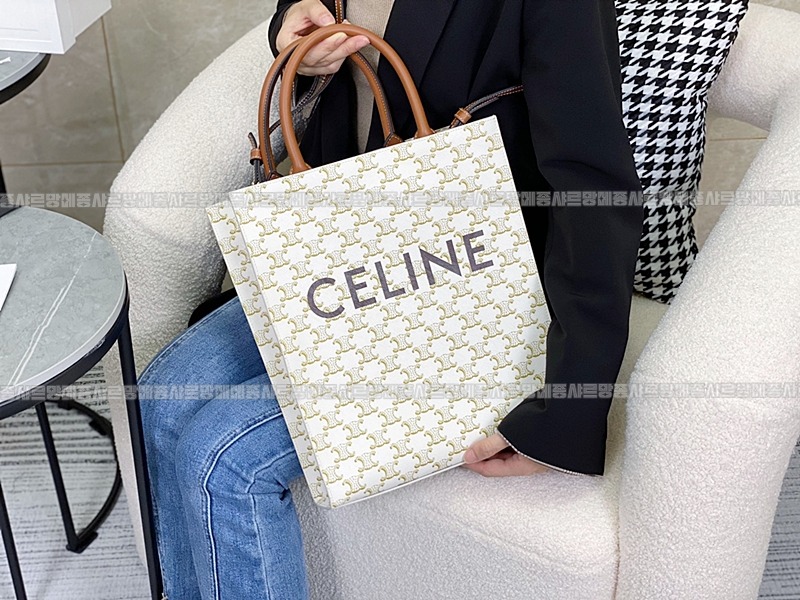 셀린느트리옹프스몰버티컬카바스백 20260308-112334-018루.jpg