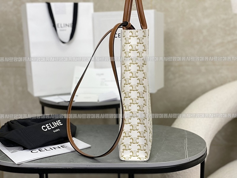 셀린느트리옹프스몰버티컬카바스백 20260308-112332-004루.jpg