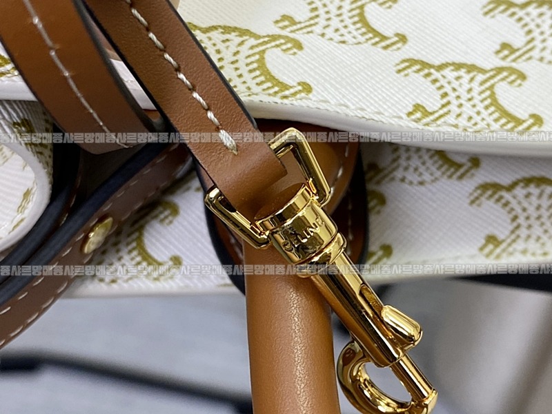 셀린느트리옹프스몰버티컬카바스백 20260308-112333-008루.jpg